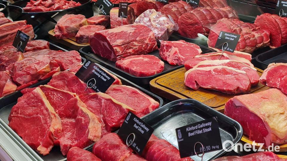 Weniger Fleisch zu konsumieren, würde der Erde helfen. (Archivbild) Bild: Dörte Nohrden/dpa-tmn