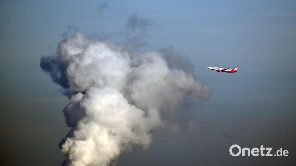Der CO2-Fußabdruck macht mehr als die Hälfte des ökologischen Fußabdrucks der Menschheit aus. (Archivbild) Bild: Ralf Hirschberger/dpa