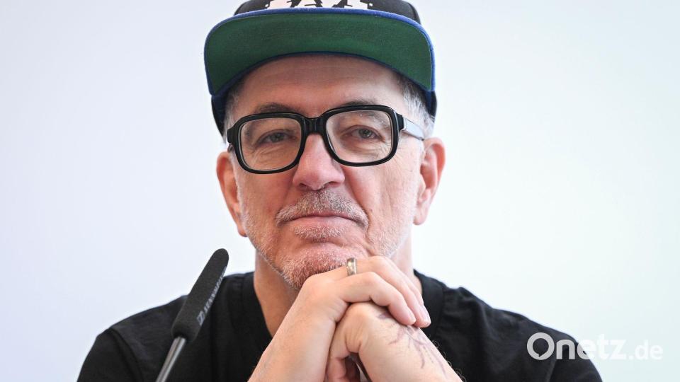 DJ und Musiker Dr. Motte - hier im Sommer 2025. (Archivbild) Bild: Jens Kalaene/dpa