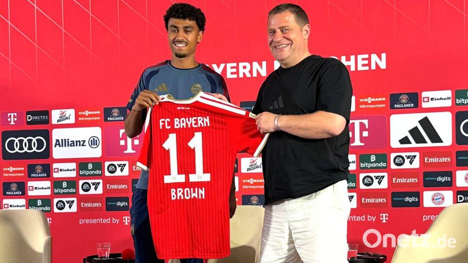 Bayern-Neuzugang Nathaniel Brown (l) und Sportvorstand Max Eberl (r) sprachen über die Bayern-Ziele. Bild: Christian Kunz/dpa