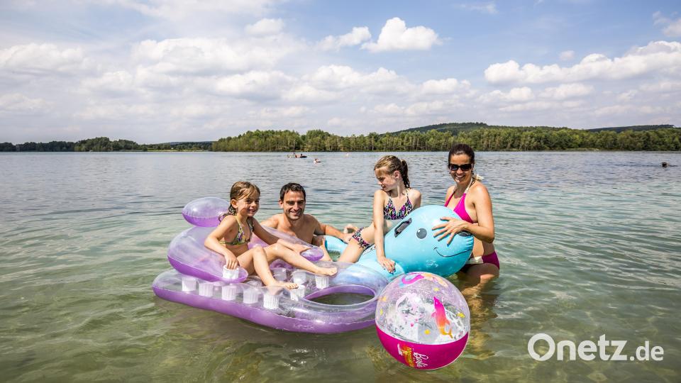 Im klaren Wasser vom Murner See macht das Planschen so richtig viel Spaß. Bild: Oberpfälzer Wald, Thomas Kujat
