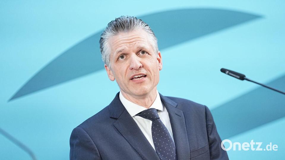CDU/CSU-Frakionschef Frei mahnt eine Rückkehr zur Sacharbeit an. (Archivbild) Bild: Michael Kappeler/dpa