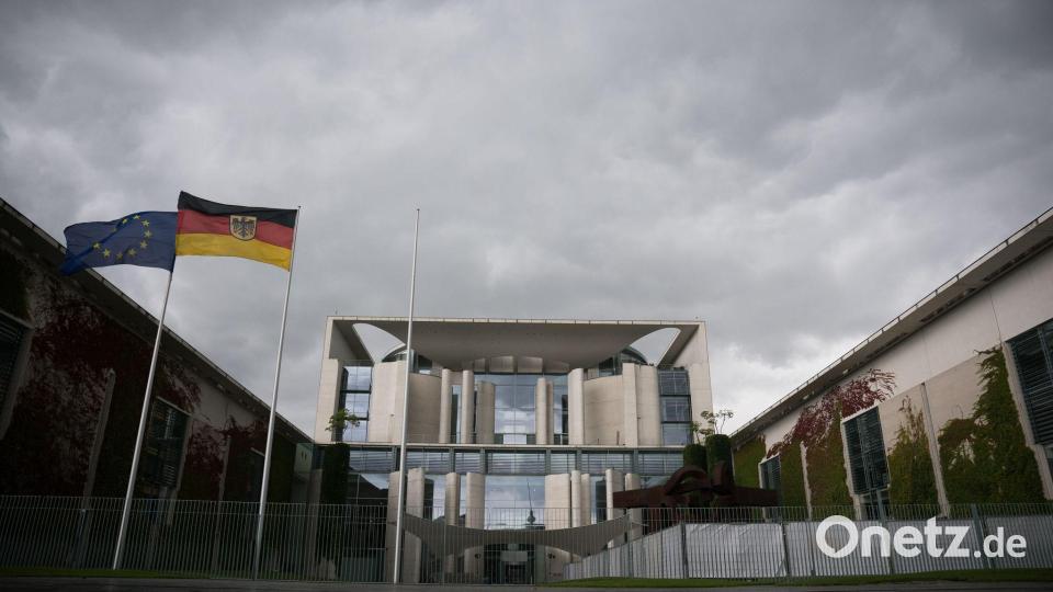 Dunkle Wolken ziehen über das Bundeskanzleramt. (Archivbild) Bild: Sebastian Christoph Gollnow/dpa