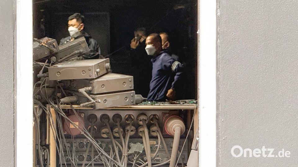 Bangkok: Spurensuche nach dem Feuer – Kriminaltechniker im „Rong Beer Na Ladprao“ Bild: Carola Frentzen/dpa