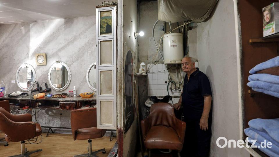 Abboud arbeitet wie viele Schneider oder Uhrmacher im Land bis ins hohe Alter weiter. Bild: Marwan Naamani/dpa
