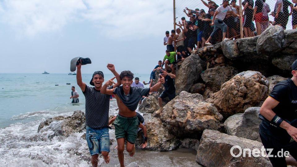Mindestens 57 Menschen ertranken beim Versuch, die Exklave schwimmend zu erreichen. Bild: Antonio Sempere/AP/dpa