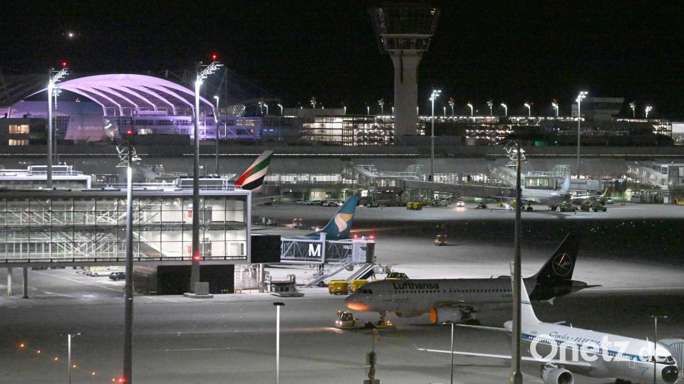 Am Flughafen München werden in den Sommerferien über sechs Millionen Reisende erwartet. (Archivbild) Bild: Felix Hörhager/dpa