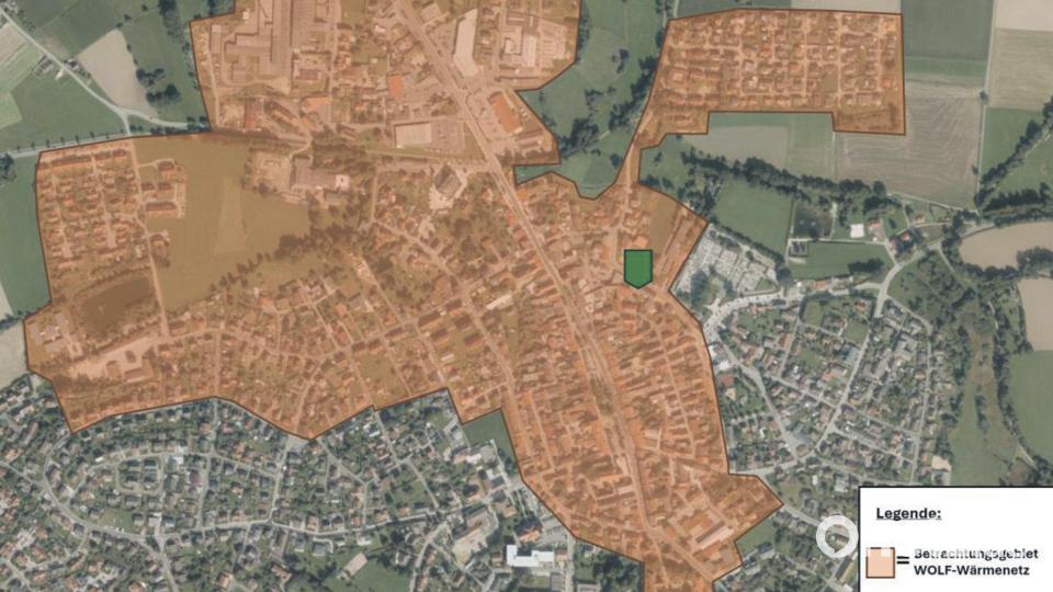 So könnte am Ende der gesamte Gebietsumgriff des Wolf Wärmenetzes Vohenstrauß aussehen. Im Westen sind Bauhof und Baugebiet "Breite Wiesen" und im Osten das Gebiet "In der Leiten" die Grenzen. Angedacht ist auch der Anschluss im Bereich "Zwischen den Städten". Die Heizzentrale wird auf dem ehemaligen Anwesen der Bäckerei Fuchs in der Ringgasse errichtet. Grafik: Achhammer engineering GmbH
