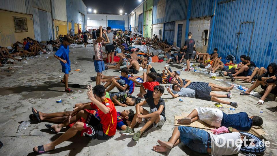 Tausende Marokkaner kehrten am Freitag freiwillig zurück. Bild: Marcos Moreno/EUROPA PRESS/dpa