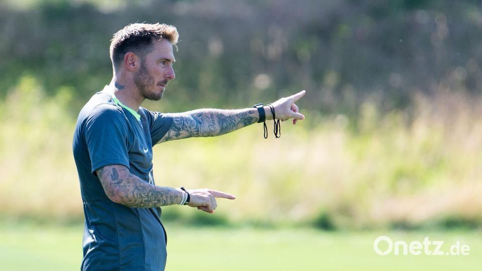 Gibt in dieser Saison beim VfL Wolfsburg die Richtung vor: Trainer Tobias Strobl. (Archivbild) Bild: Swen Pförtner/dpa