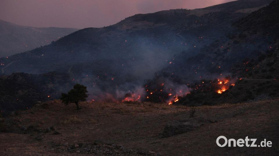 Die Feuerwehr kann den Waldbränden auf Kreta kaum Herr werden. Bild: Giannis Angelakis/AP/dpa