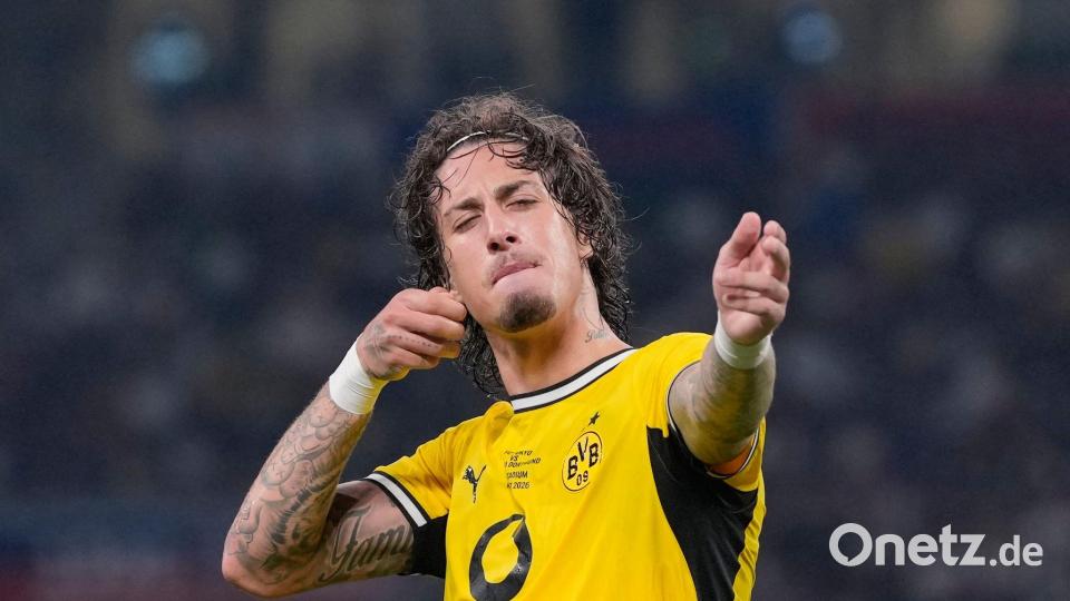 Fábio Silva traf für Borussia Dortmund beim Testspiel in Tokio. Bild: Eugene Hoshiko/AP/dpa