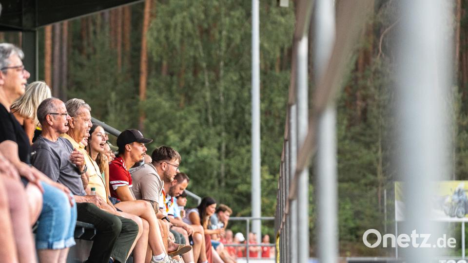 Der SC Luhe-Wildenau setzt sich im Duell gegen den FC Amberg mit 3:1 durch. Bild: Hannah Dirscherl