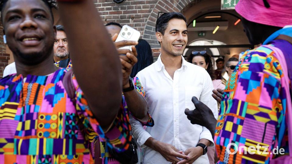 Der niederländische Ministerpräsident Rob Jetten bei der Canal Parade in Amsterdam. Bild: Ramon Van Flymen/ANP/dpa