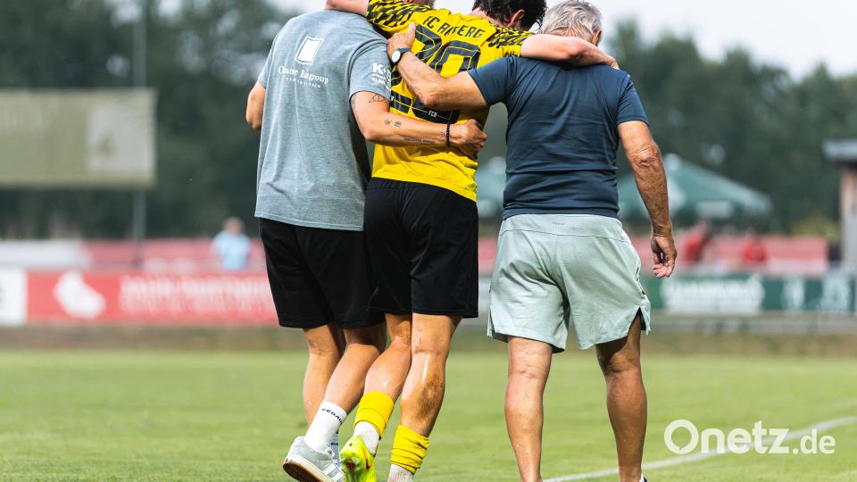 Der SC Luhe-Wildenau setzt sich im Duell gegen den FC Amberg mit 3:1 durch. Dennis Weidner muss verletzungsbedingt ausgewechselt werden. Bild: Hannah Dirscherl