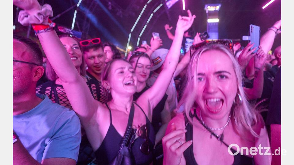 Zehntausende Raver feiern beim Nature One Festival. Bild: Thomas Frey/dpa