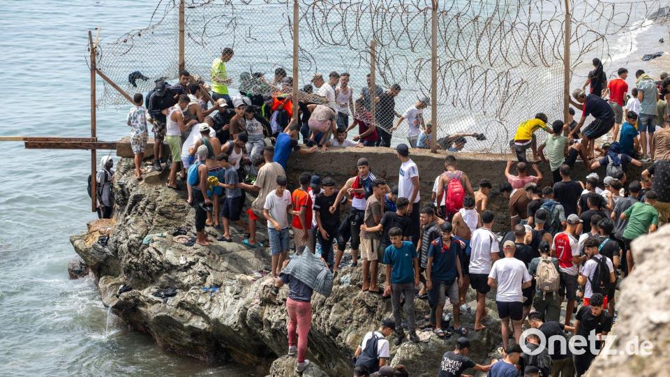 Ceuta ist kleiner als der Frankfurter Flughafen. Bild: STR/AP/dpa