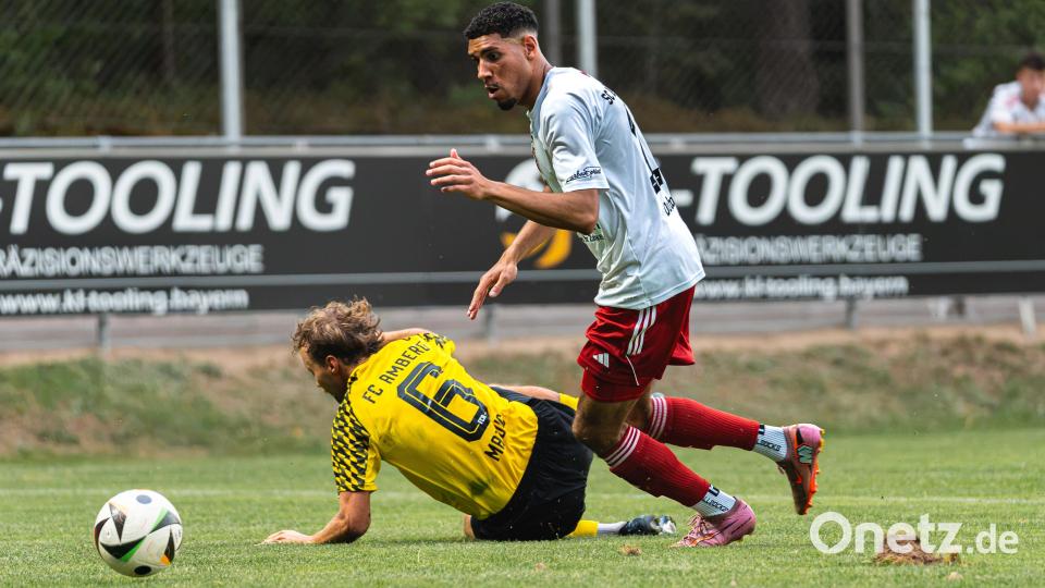 Der SC Luhe-Wildenau setzt sich im Duell gegen den FC Amberg mit 3:1 durch. Im Bild: Noah Majdic (in Gelb) und Jamal Dubois (in Weiß). Bild: Hannah Dirscherl