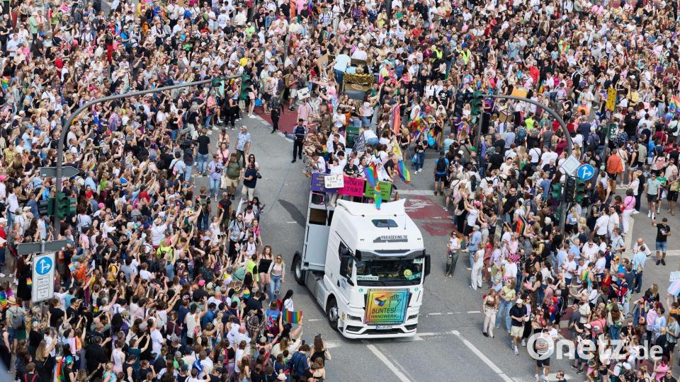 Pride-Parade in Hamburg Bild: Georg Wendt/dpa