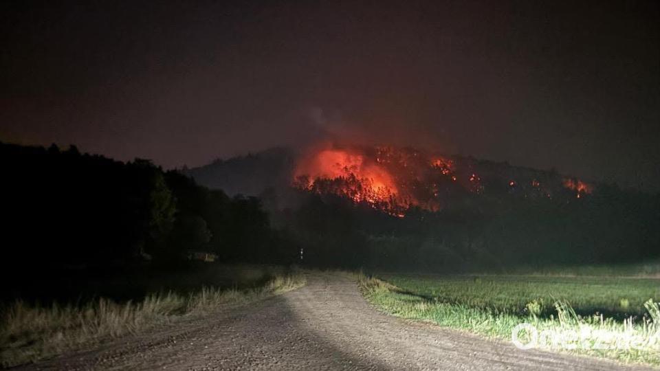Ein Waldbrand am Johannisberg bei Freudenberg hat am Freitag einen Großeinsatz ausgelöst. Bild: Tobias Liedtke