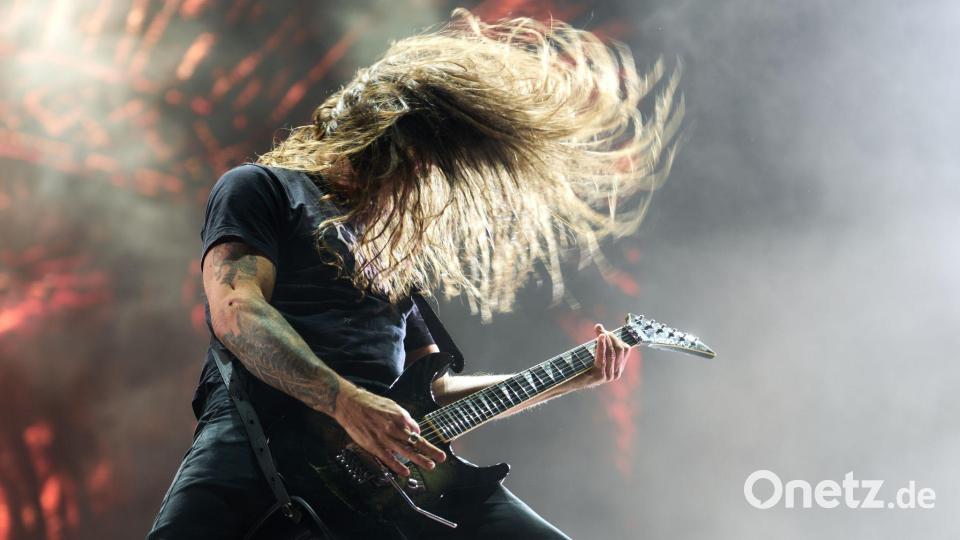 Andreas Kisser von der brasilianischen Thrash Metal-Band Sepultura steht beim Wacken Open Air (W:O:A) auf der Bühne. Bild: Marcus Golejewski/dpa