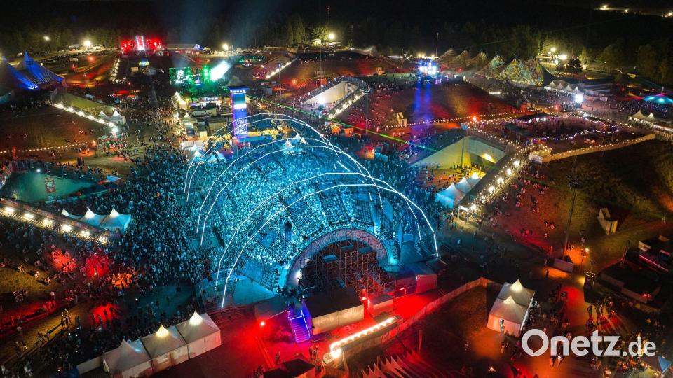 Schon am Freitag kamen laut den Veranstaltern mehr als 60.000 Besucher. Bild: Thomas Frey/dpa
