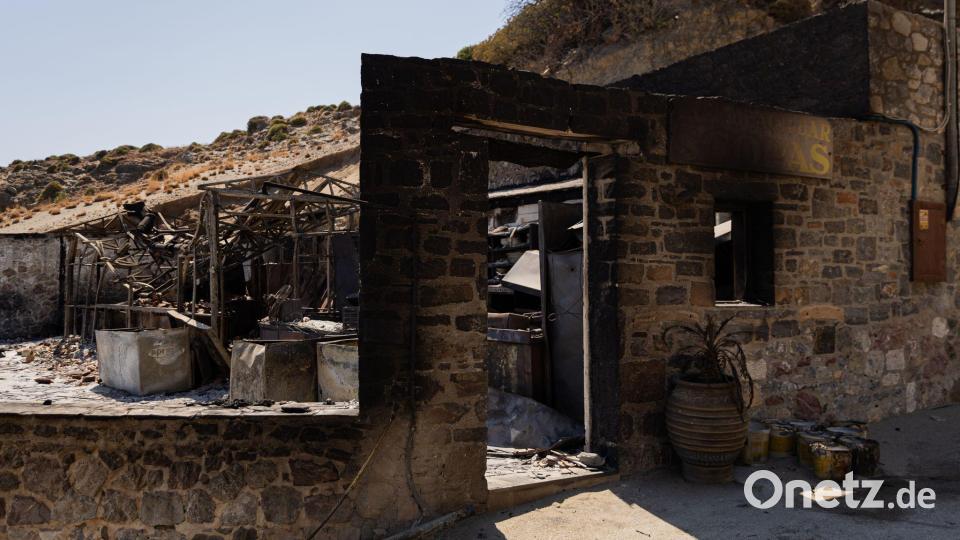 Verbrannte Taverne auf Kreta Bild: Socrates Baltagiannis/dpa