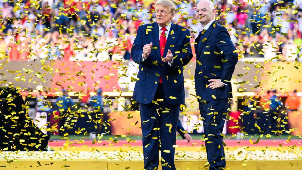 Während der WM hatten Donald Trump (l) und Gianni Infantino richtig viel Spaß zusammen. (Archivbild) Bild: Tom Weller/dpa