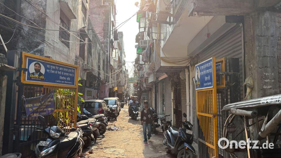 Blick auf eine Straße im Neu-Delhi-Viertel Paharganj, wo mehrere Organisationen zum Schutz von Straßenkindern angesiedelt sind. Bild: Dirk Godder/dpa