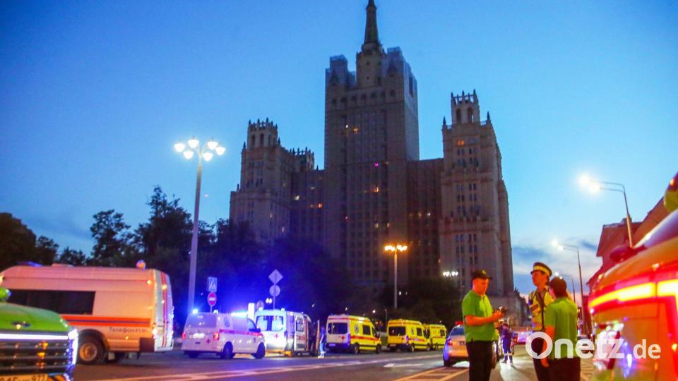 Behörden halten sich mit Informationen zu möglichen Hintergründen des Vorfalls bedeckt. Bild: Sergei Vedyashkin/Moscow News Agency/AP/dpa