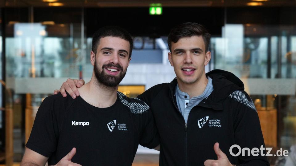 Martim (l) und Francisco Costa schließen sich der SG Flensburg-Handewitt an. (Archivbild) Bild: Soeren Stache/dpa
