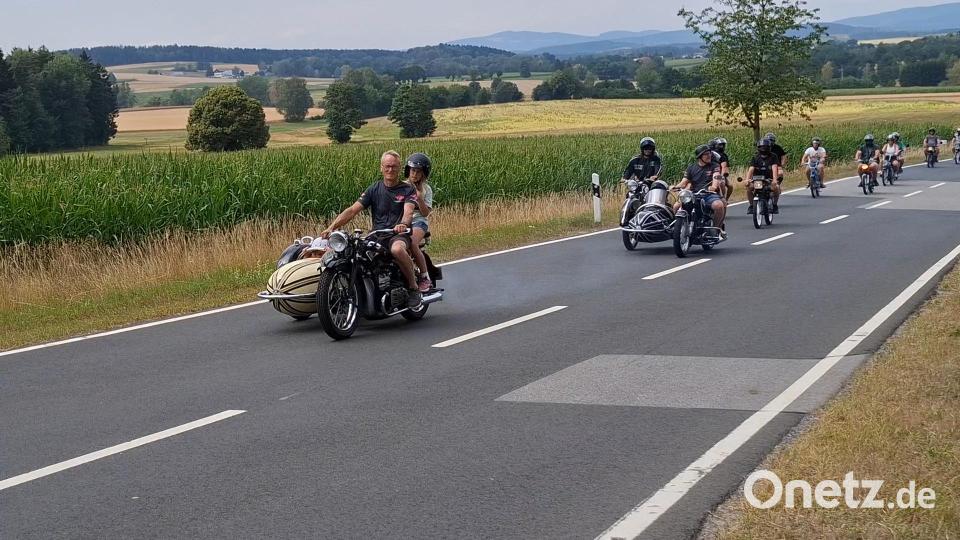 Ein Höhepunkt war die Rundfahrt mit den motorisierten Zweirädern. Bild: Karl Ziegler