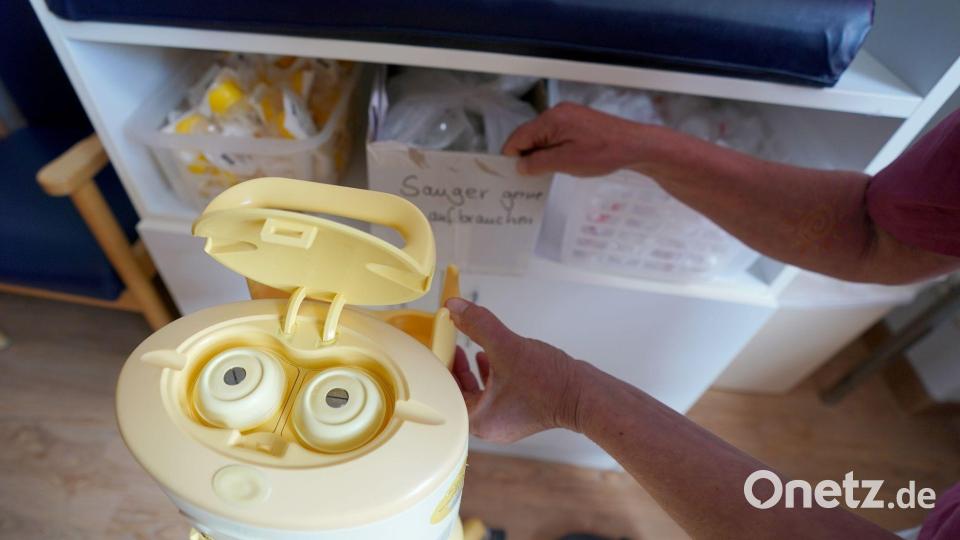 Milchpumpen finden sich auf Geburtshilfestationen, sie lassen sich auch in Apotheken ausleihen. (Archivbild) Bild: Marcus Brandt/dpa