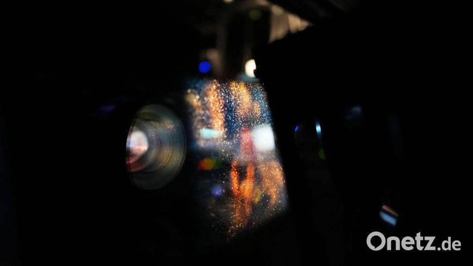 Das analoge Imax-Filmformat für „Die Odyssee“ ist gefragt. (Archivbild) Bild: Petr David Josek/AP/dpa
