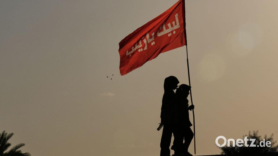 Schia-Pilger ziehen in Babil im Irak nach Kerbela zum Arbaeen. Bild: Hadi Mizban/AP/dpa