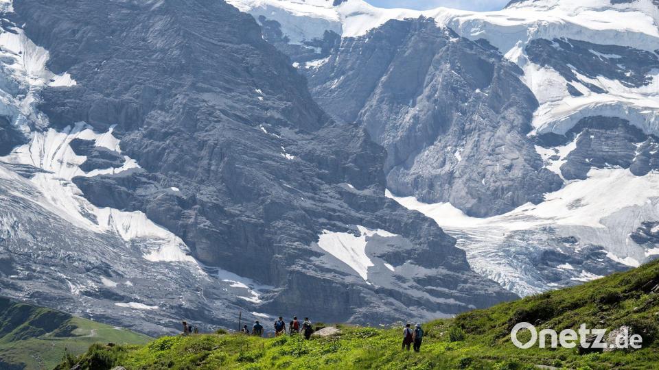 „Ein Problem ist vor allem, dass die Hitzewellen so lange angehalten haben“, sagt Severin Karrer, Fachleiter für Ausbildung, Bergsport und Sicherheit im Sommer beim Schweizer Alpen-Club (SAC). Bild: Peter Schneider/KEYSTONE/dpa