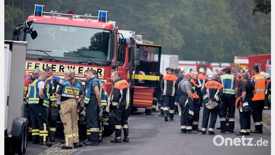 Mehrere hundert Kräfte sind im oberpfälzischen Freudenberg im Einsatz. Bild: Tizian Gerbing/dpa