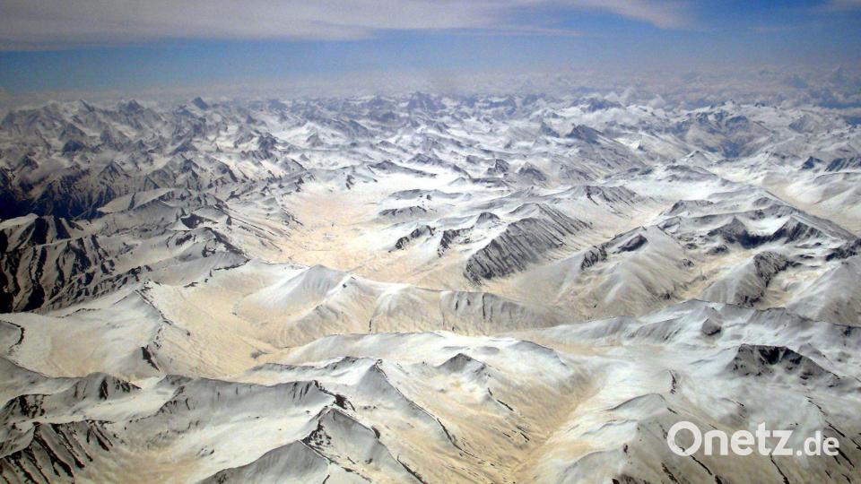 Mehrere Gipfel locken Alpinisten aus aller Welt in die Region, um den oft gefährlichen Aufstieg zu wagen. (Archivbild) Bild: Olivier Matthys/EPA/dpa