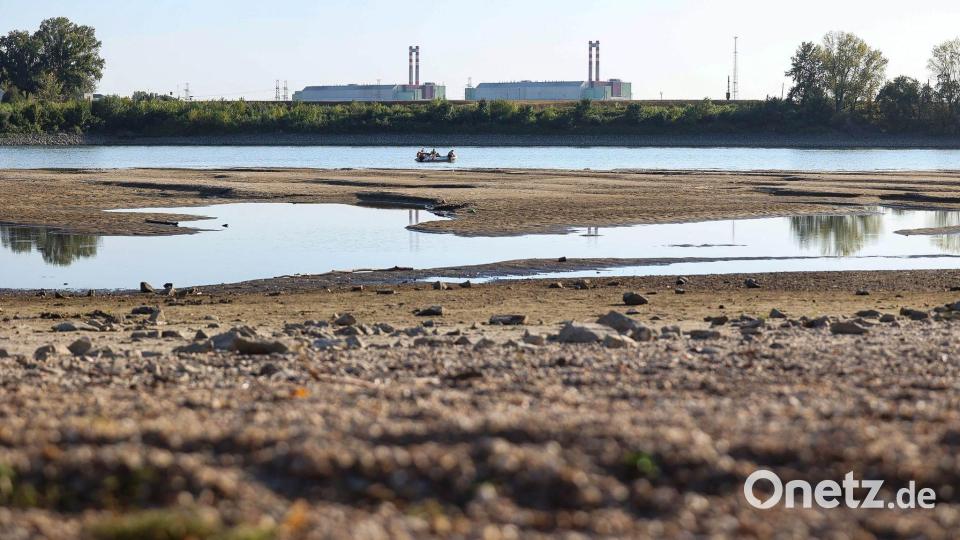 Das Kernkraftwerk MVM Paks, das aufgrund extrem niedriger Wasserstände an der Donau komplett abgeschaltet werden musste. Bild: Daniel Kiss/MTI/AP/dpa
