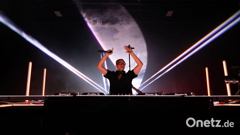 DJ Alle Farben ist zu Gast bei den Bayreuther Festspielen. Bild: Pia Bayer/dpa