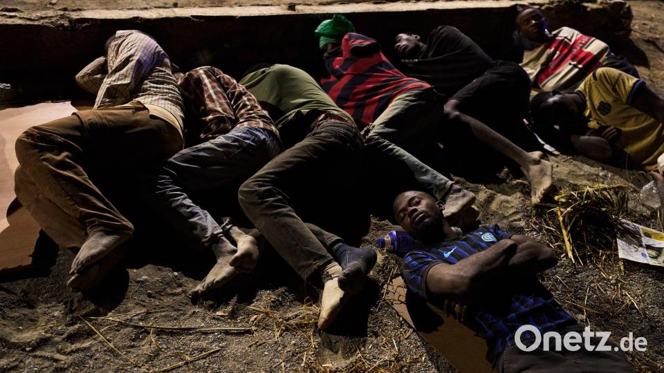 Viele Migranten wollen nicht nach Marokko zurück. Bild: Bernat Armangue/AP/dpa