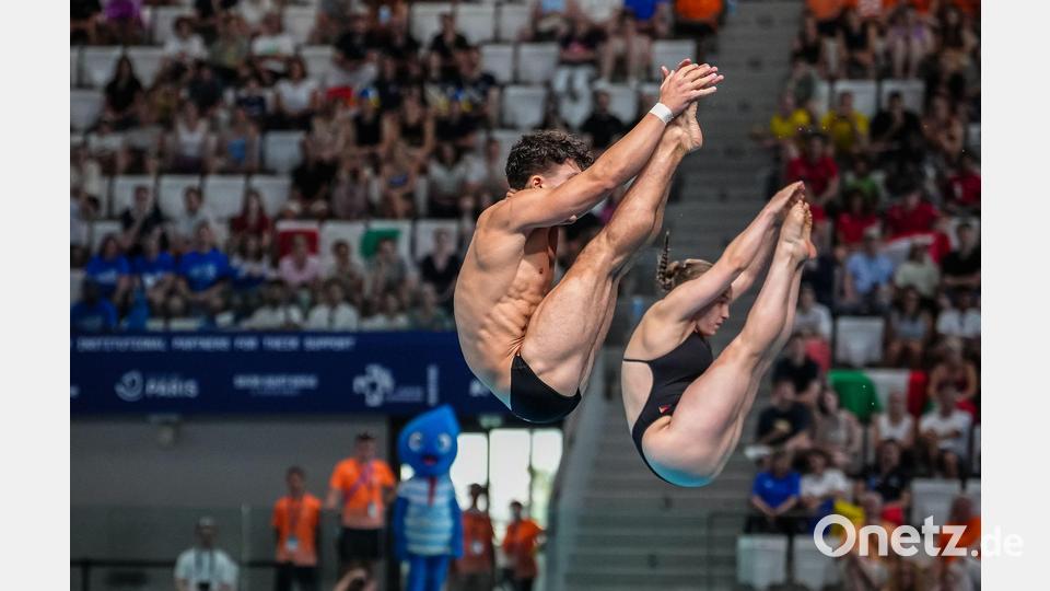 Die Deutschen Luis Carlo Avila Sanchez und Lena Corona Hentschel treten beim Finale im gemischten Synchronspringen vom 3-Meter-Brett bei den Schwimm-Europameisterschaften an. Bild: Aurelien Morissard/AP/dpa