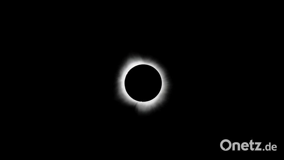 Der Mond verdeckt die Sonne während einer totalen Sonnenfinsternis.
(Archivbild) Bild: Patrick Lantrip/Daily Memphian/AP/dpa