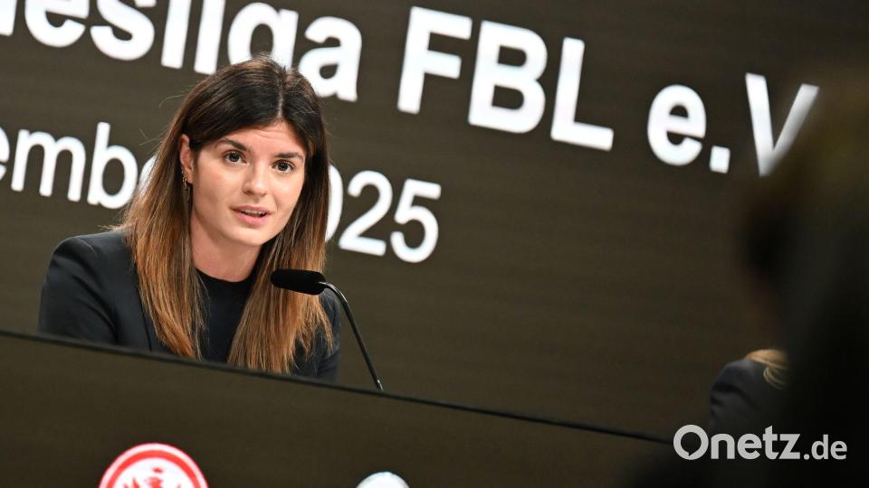 Steht hinter ihrer Spielerin: Katharina Kiel, Direktorin Frauenfußball bei der Eintracht. (Archivbild) Bild: Michael Brandt/dpa