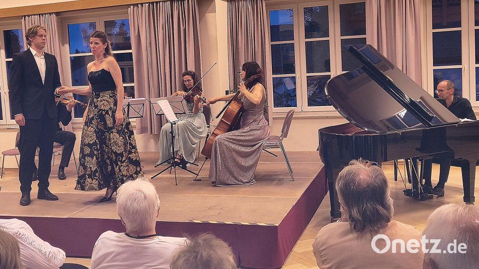 Auf große Begeisterung stieß das Konzert zum 110. Todesjahr von Max Reger. Besonders die Duette mit Julia Rempe und Johannes Arzt Johannes Arzt lösten Begeisterung im Publikum aus. Bild: Bertram Nold