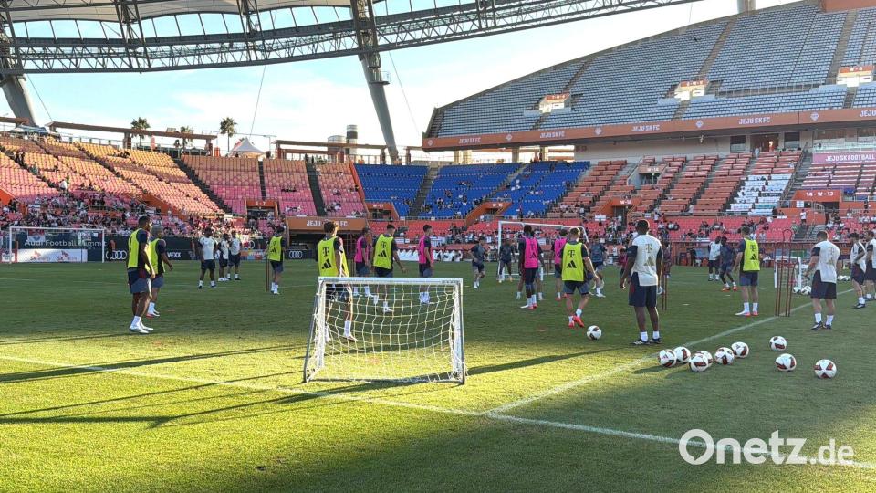 Der FC Bayern trainierte in Südkorea vor Zuschauern. Bild: Christian Kunz/dpa