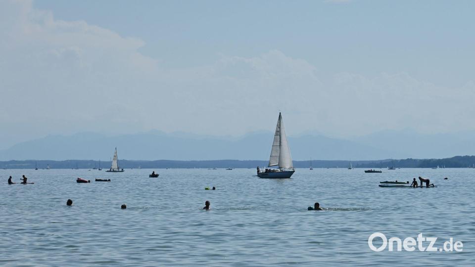 Der Starnberger See führt derzeit weniger Wasser als üblich. (Archivbild) Bild: Katrin Requadt/dpa