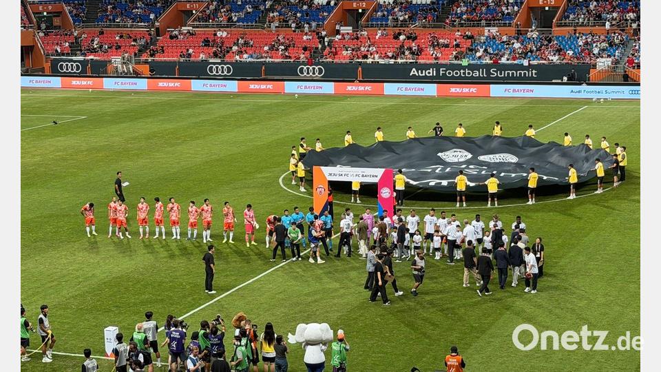 Beim dritten Testspiel der Saison musste der FC Bayern mit großer Hitze klarkommen. Bild: Christian Kunz/dpa