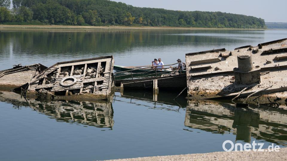 Die Niedrigwasser führende Donau legt in Serbien die Wracks von Kriegsschiffen der Nazi-Marine frei. Bild: Darko Vojinovic/AP/dpa