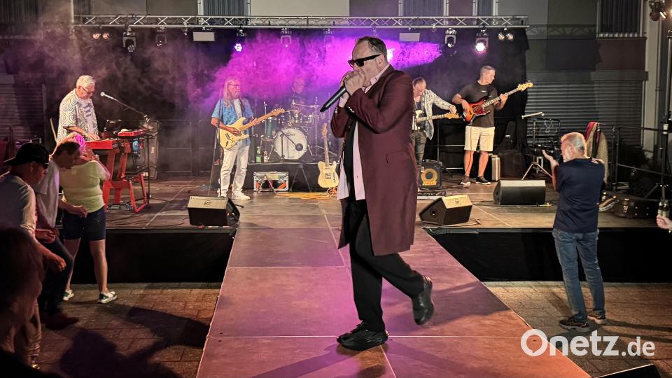 Zum Abschluss des Serenaden-Sommers in Altenstadt feiert die „Stones Tribute Band“ die britische Kult-Rockband. Bild: Martin Gollwitzer